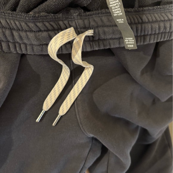 Vuori women’s flared sweat pants - Picture 3 of 4